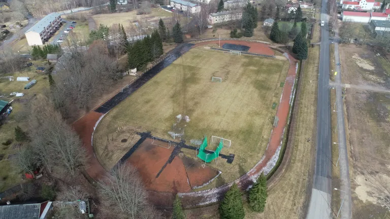 Suure-Jaani sportlased on staadioni remonti oodanud juba pikki aastaid.