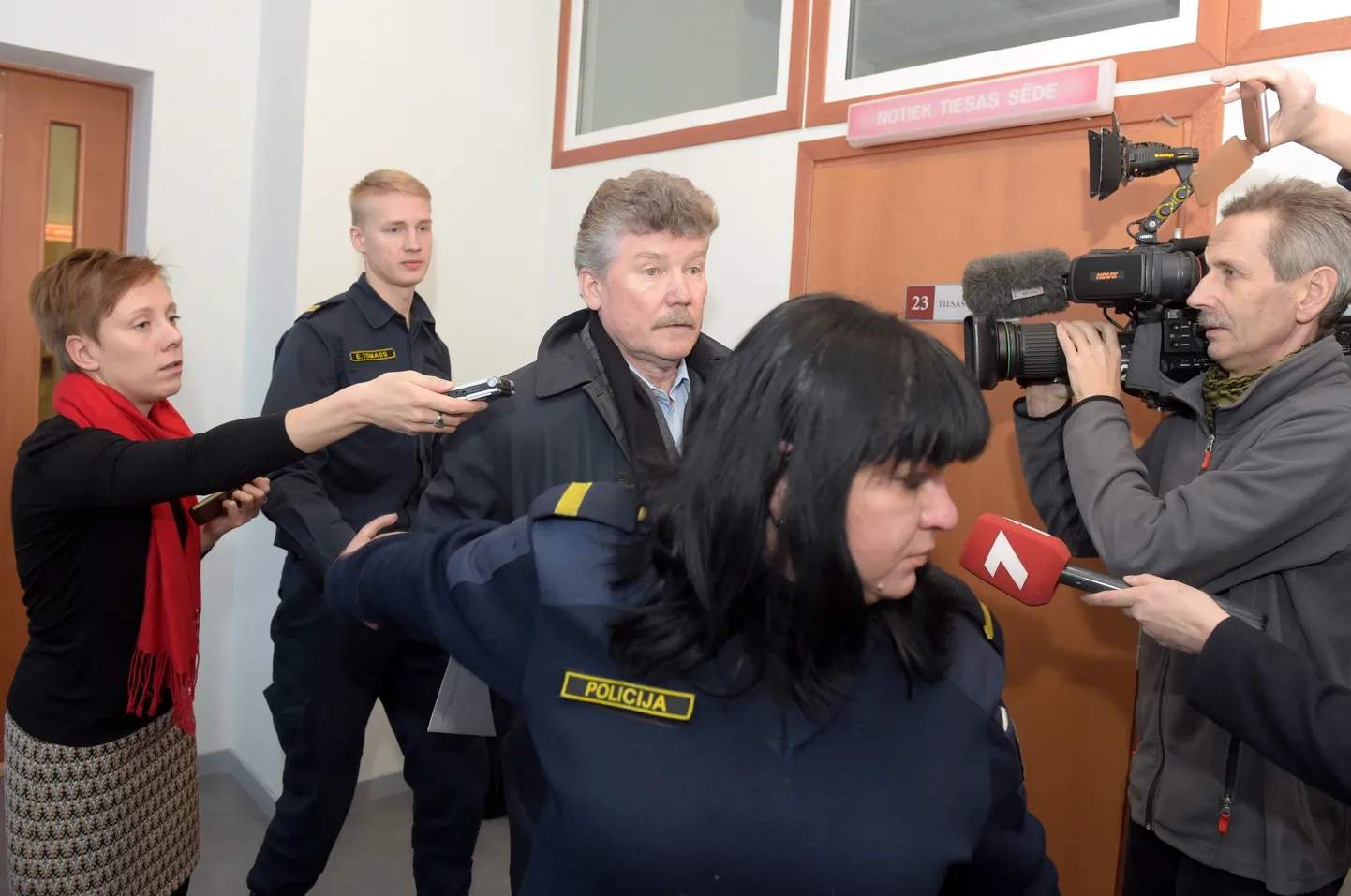 Бывший председатель правления SIA Rīgas Satiksme Леон Бемхенс в зале суда