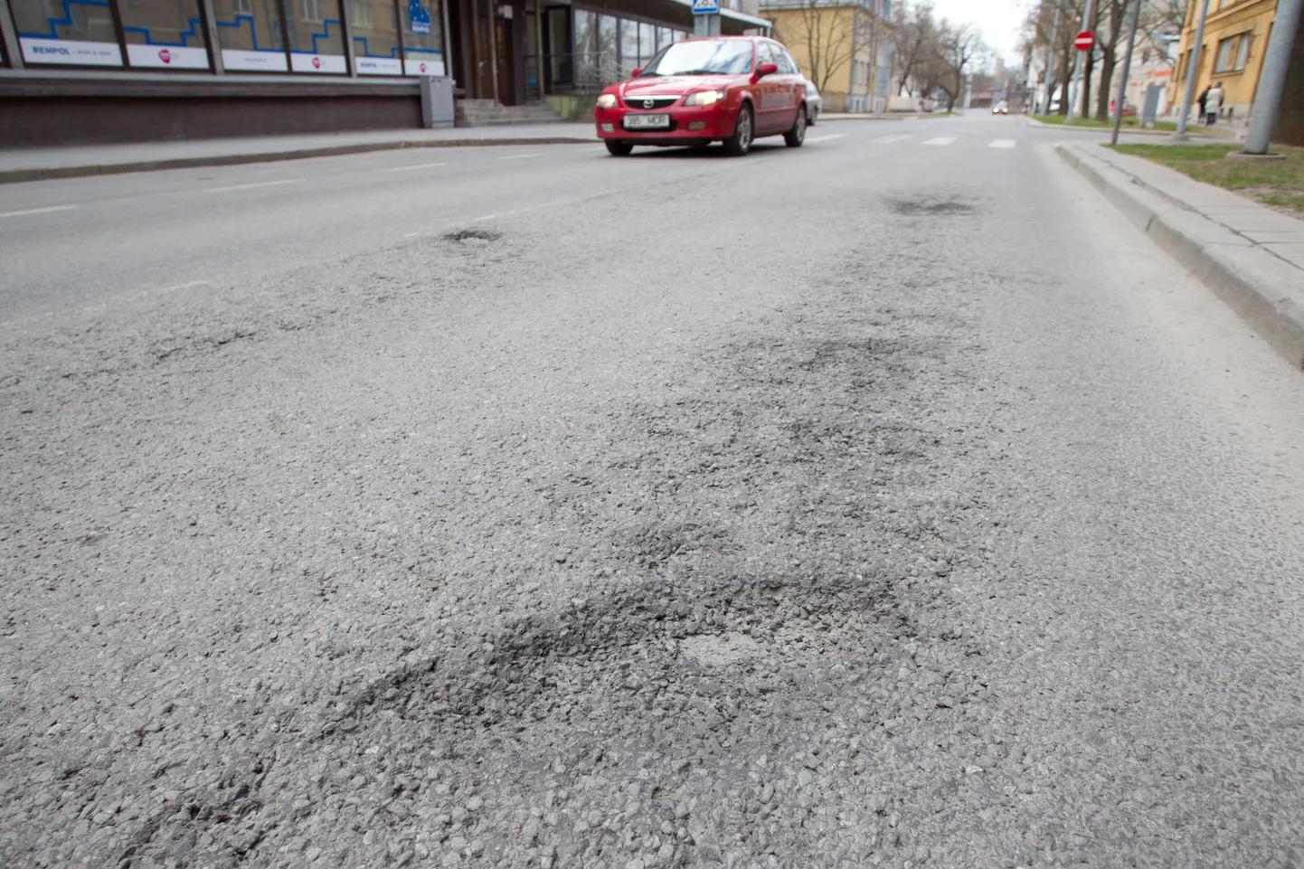 Esimesed augud Kunderi tänaval.