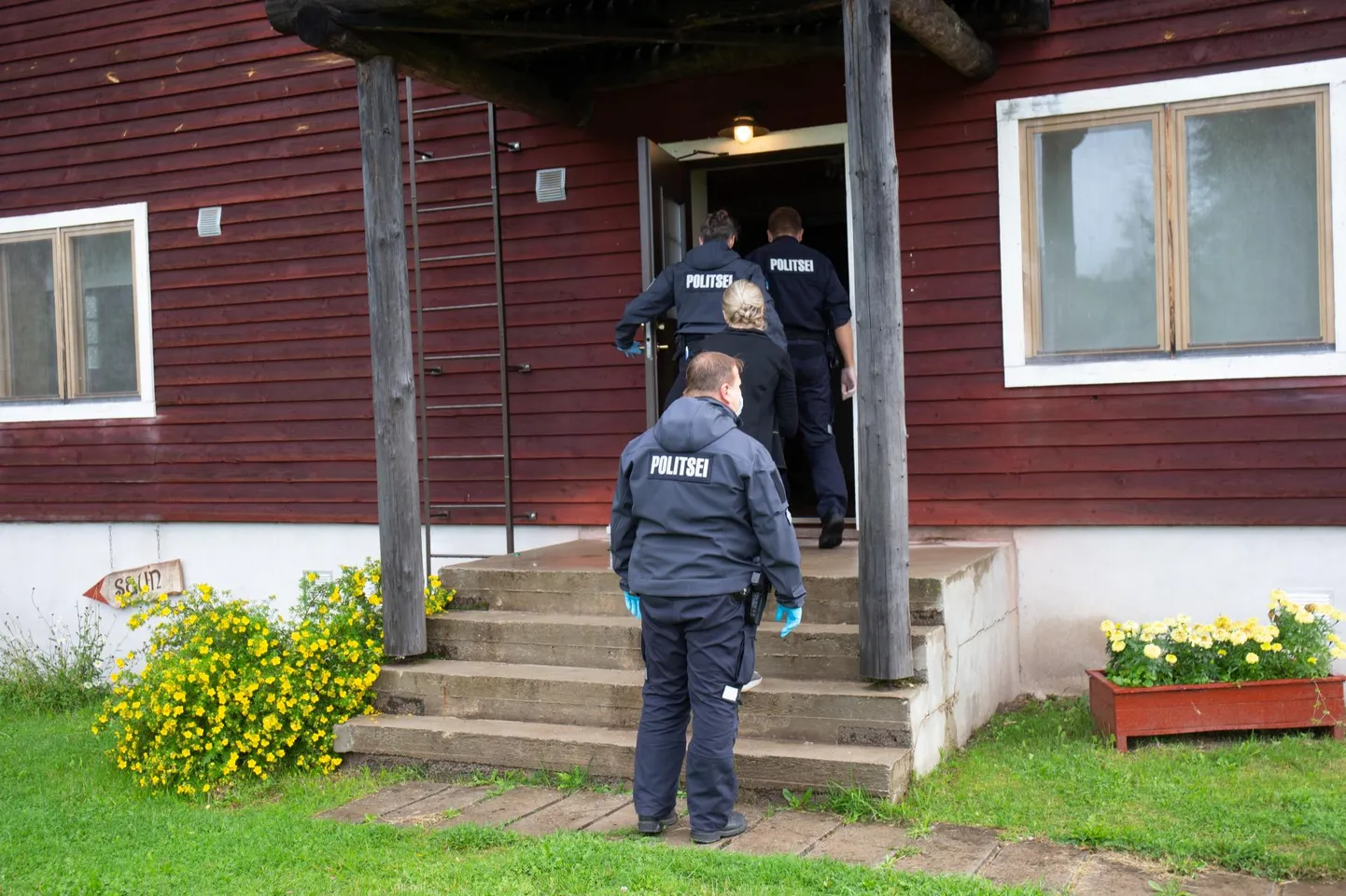 Politseil on õigus eneseisolatsiooni ja karantiini nõuete täitmist kontrollida.