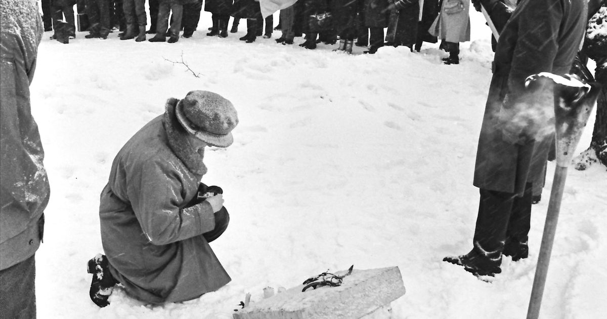Peeter Langovits: nurgakivi kommunismiohvrite mälestusmärgile