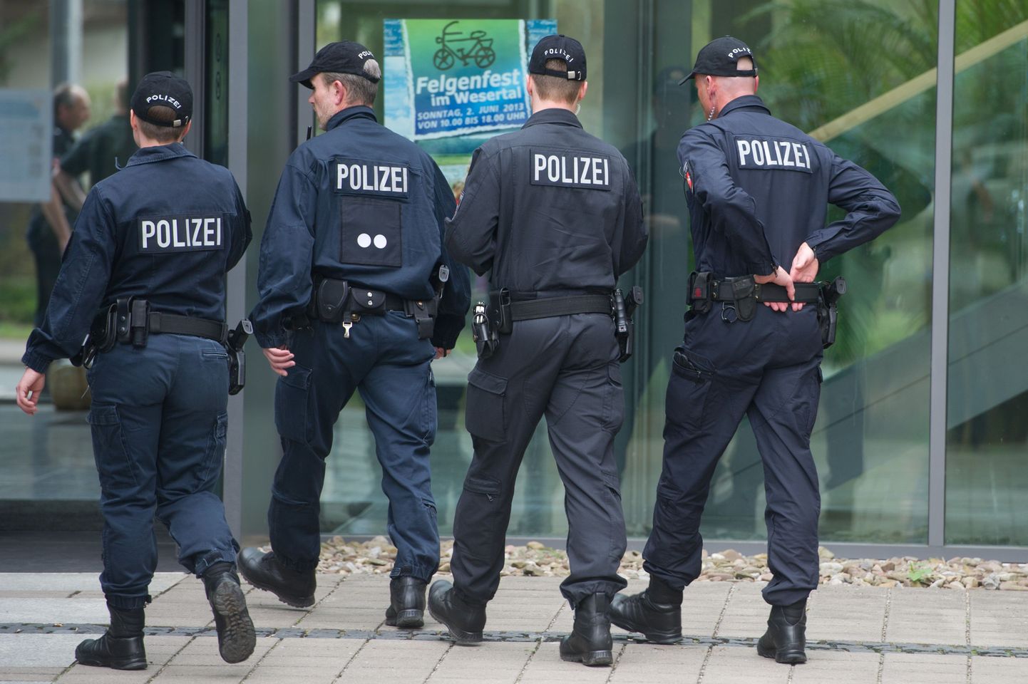 Politseinikud saabuvad veretööpaigale Hamelinis.