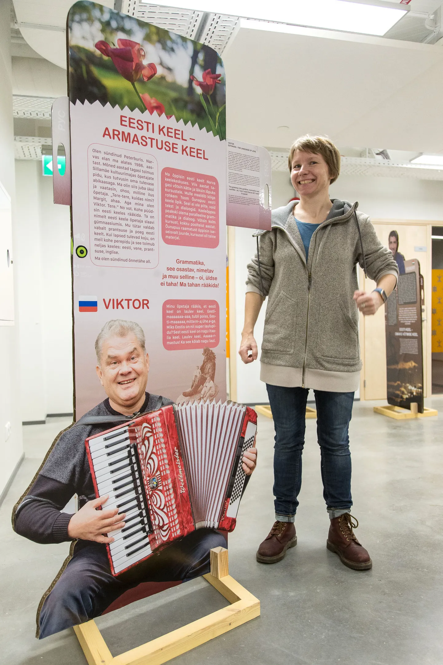 Eva Sepping, kes on koos Anne Kaljasega näituse "Eesti keele lood" autor, nimetab üheks näituse pärliks Viktor Tarassovit, kellele eesti keel on armastuse keel.