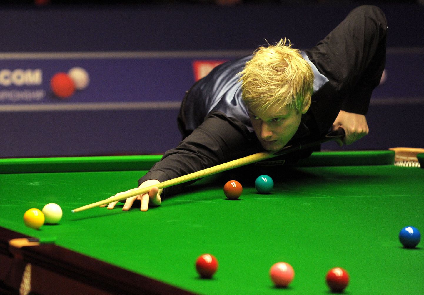 Neil Robertson of Australia plays a shot during the semi-final of the World Championship Snooker tournament against Ali Carter of Great Britain (not pictured) at the Crucible Theatre in Sheffield, England, on April 30, 2010. AFP PHOTO/Andrew Yates