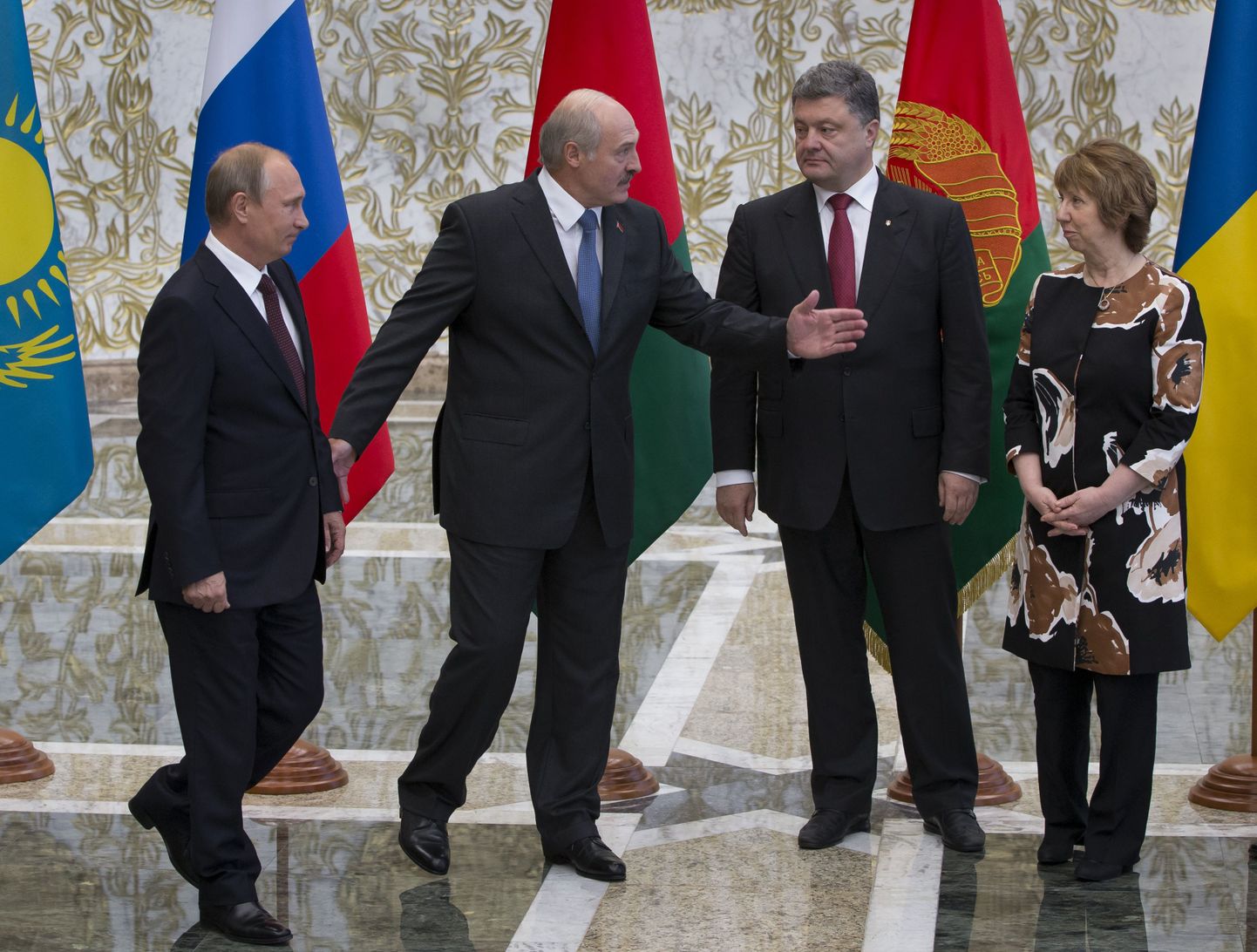 Vene president Vladimir Putin (vasakult paremale), Valgevene riigipea Aleksandr Lukašenka, Ukraina juht Petro Porošenko ja ELi välispoliitikasjuht Catherine Ashton Minskis 26. augustil.