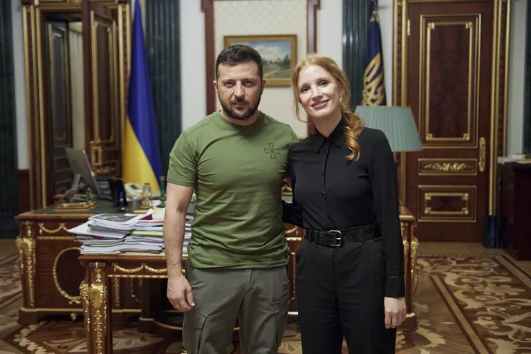 Джессика Честейн и президент Украины Владимир Зеленский