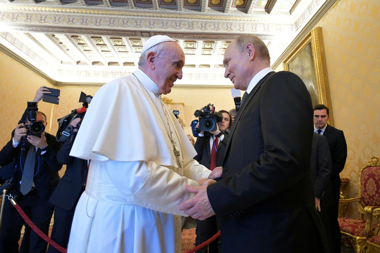 Владимир Путин с папой Римским Франциском.