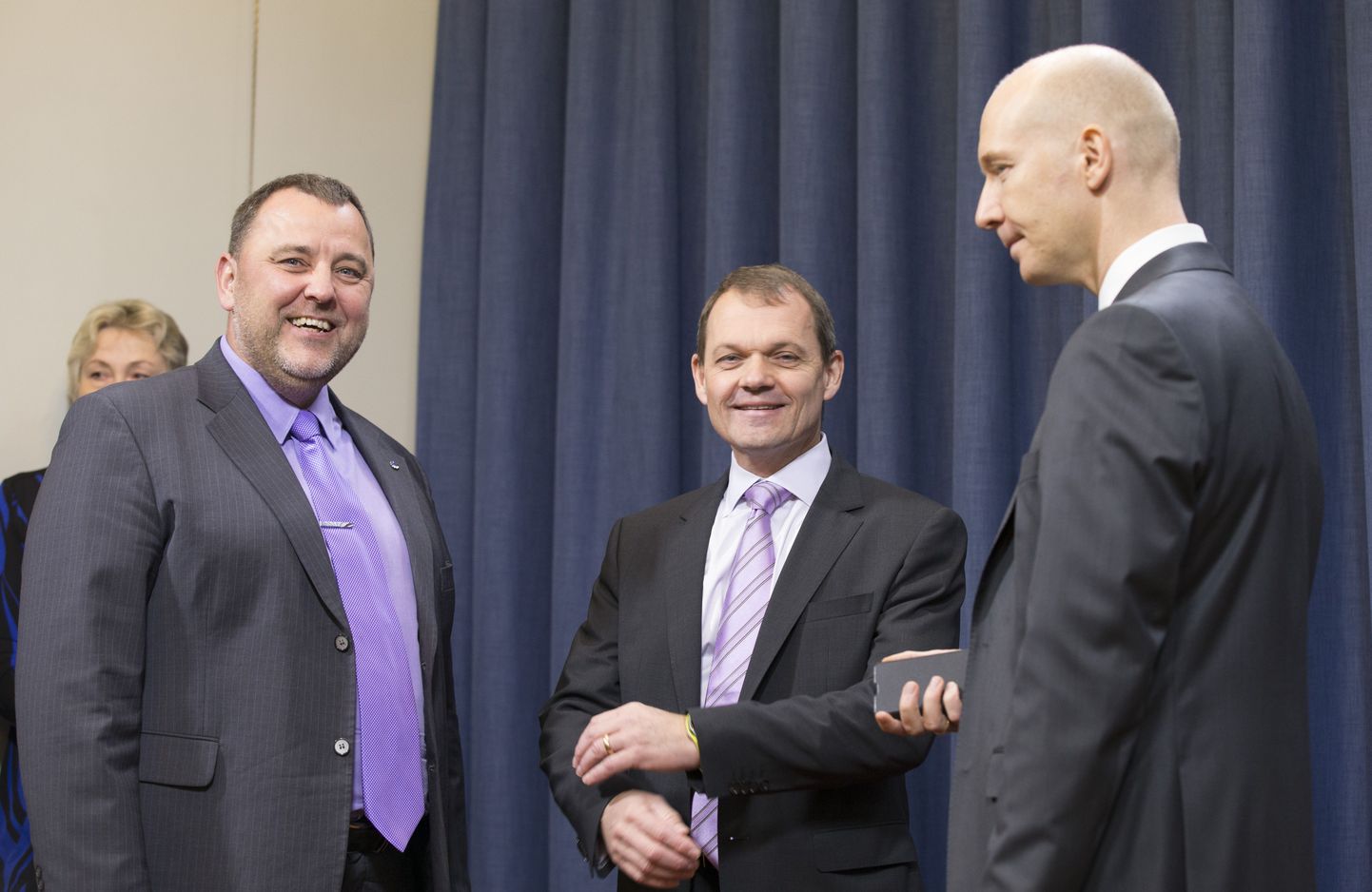 IMFi Eestit külastanud delegatsiooni juht Christoph Klingen (keskel) pressikonverentsil koos rahandusminister Sven Sesteri (vasakul) ja Eesti Panga asepresidendi Madis Mülleriga.