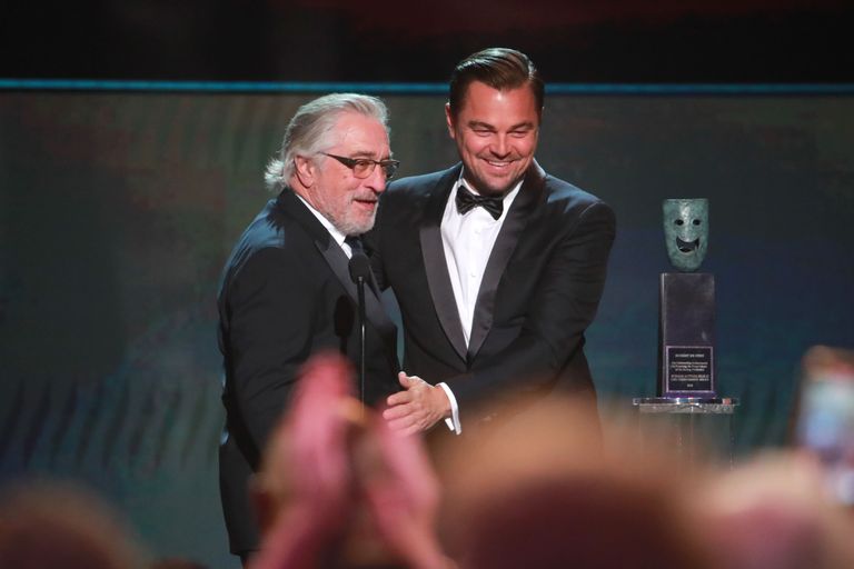 Elutööauhinna laureaat Robert De Niro ja Leonardo DiCaprio SAG Awardsi laval