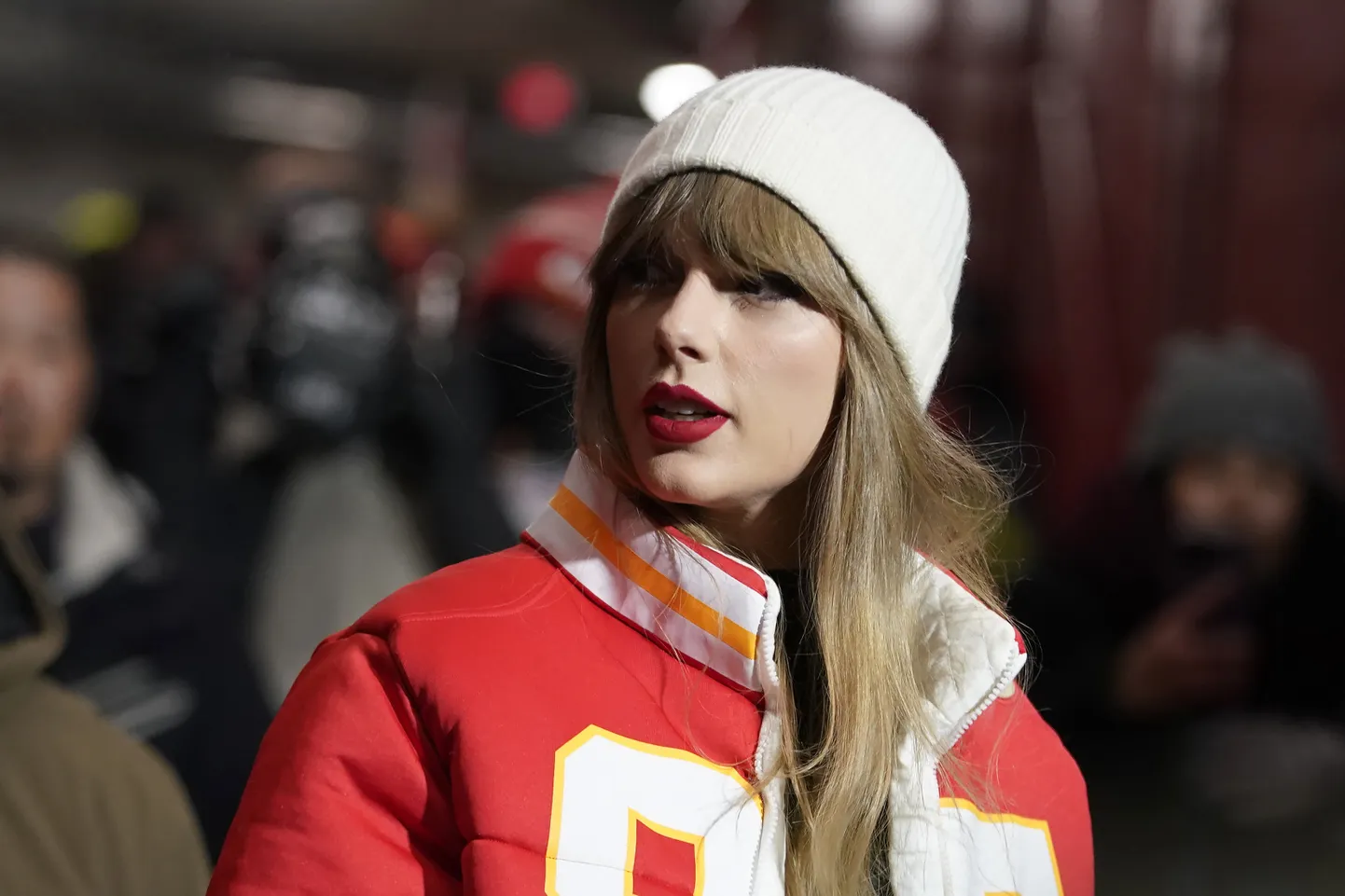 Eralennukiga reisiv Taylor Swift ei taha, et tema lennuinformatsiooni nuhitaks. Kas asi on selles, et ta pelgab võimalikke jälitajaid või ta ei taha, et inimesed mõtleks tema eralendude CO2 jalajälje peale?