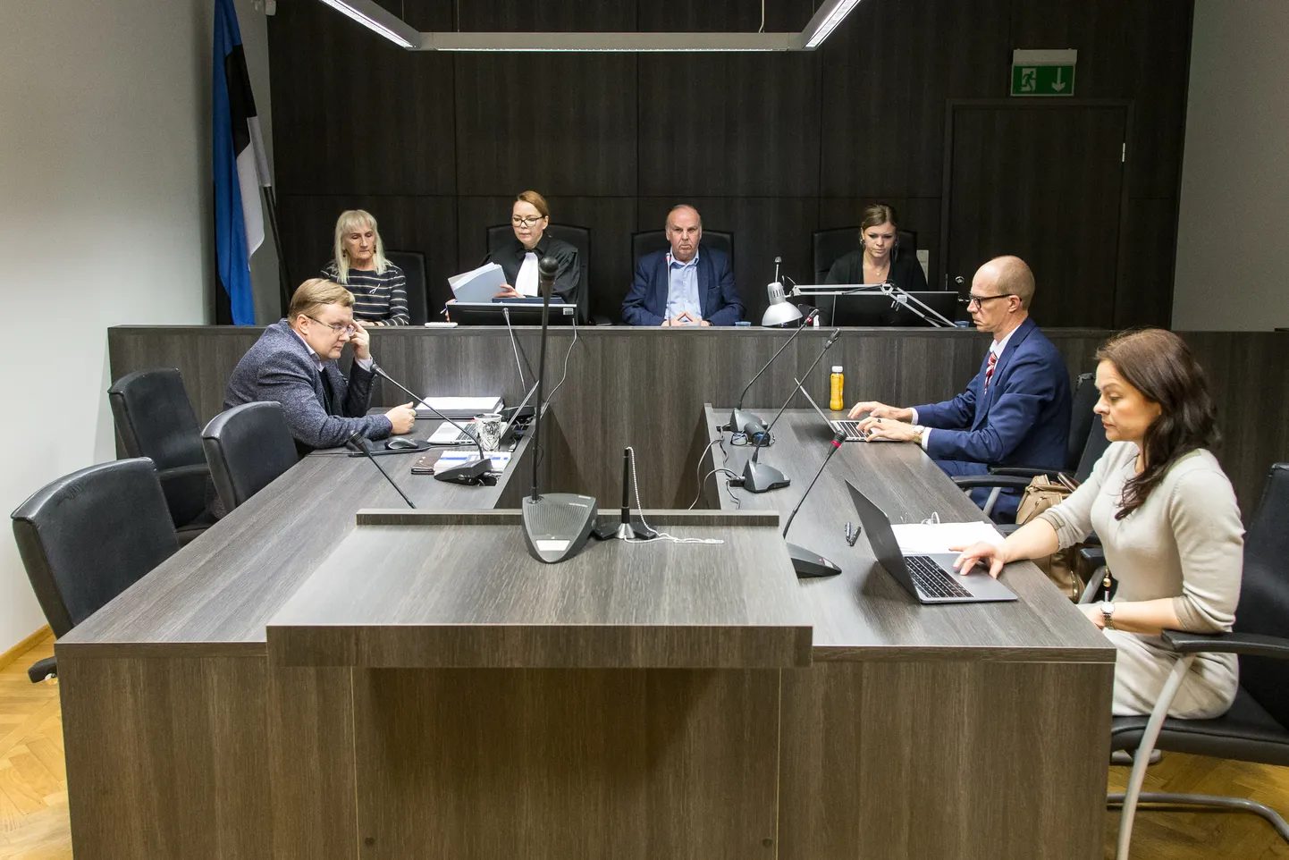 Kohtuistung Niina Neglasoni ja Tiiu Sepa süüdistuses.