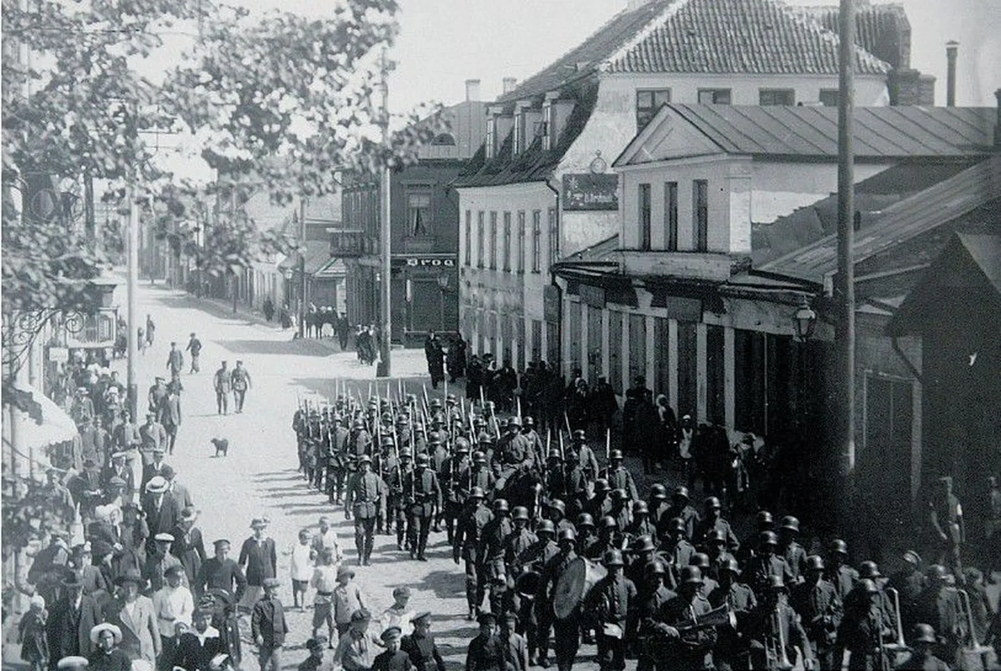 Saksa okupatsioonivägede paraad Tartus 1918. aastal..