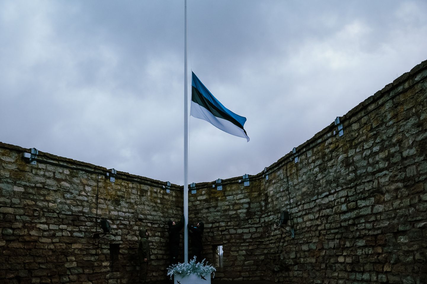 На рассвете 24 февраля в различных местах Ида-Вирумаа состоится торжественная церемония поднятия государственного флага в честь 103-й годовщины Эстонской Республики.