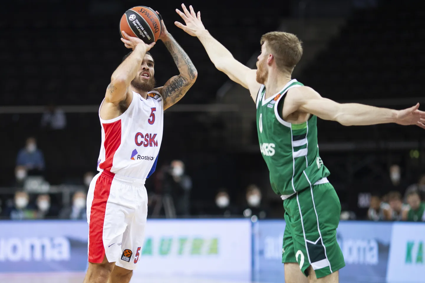 Mike James (vasakul) vedas Moskva CSKA võidule.