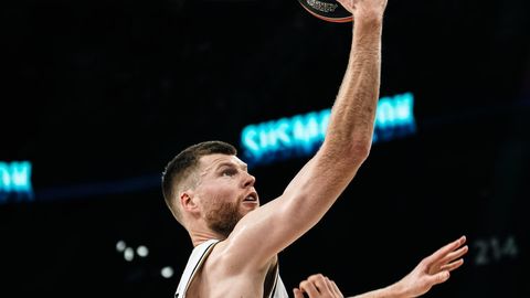 Bertāns gūst sešus punktus "Dubai" uzvarā Eirolīgas spēlē