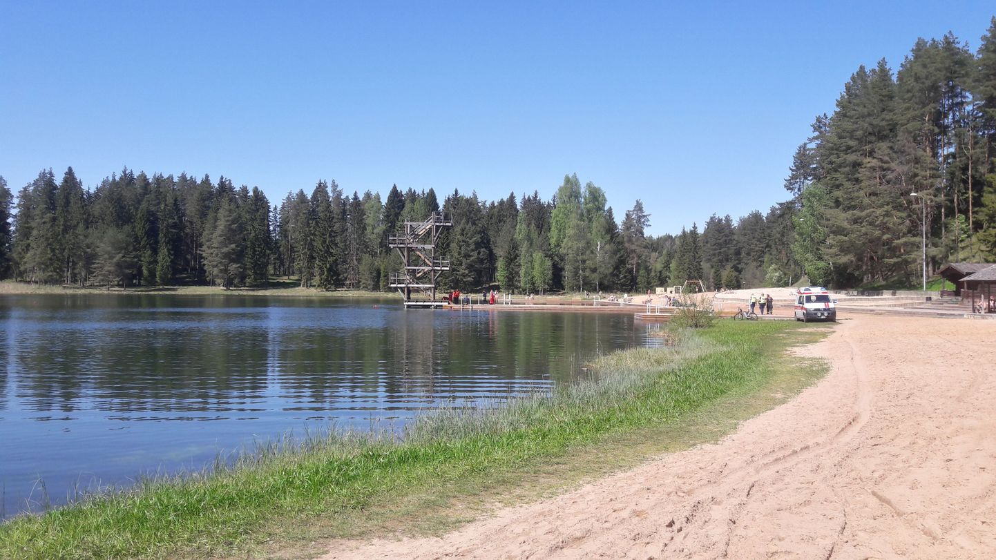 Pühapäevase õnnetuse ajal Tõrvas Vanamõisa järve ääres vetelpäästjaid polnud.