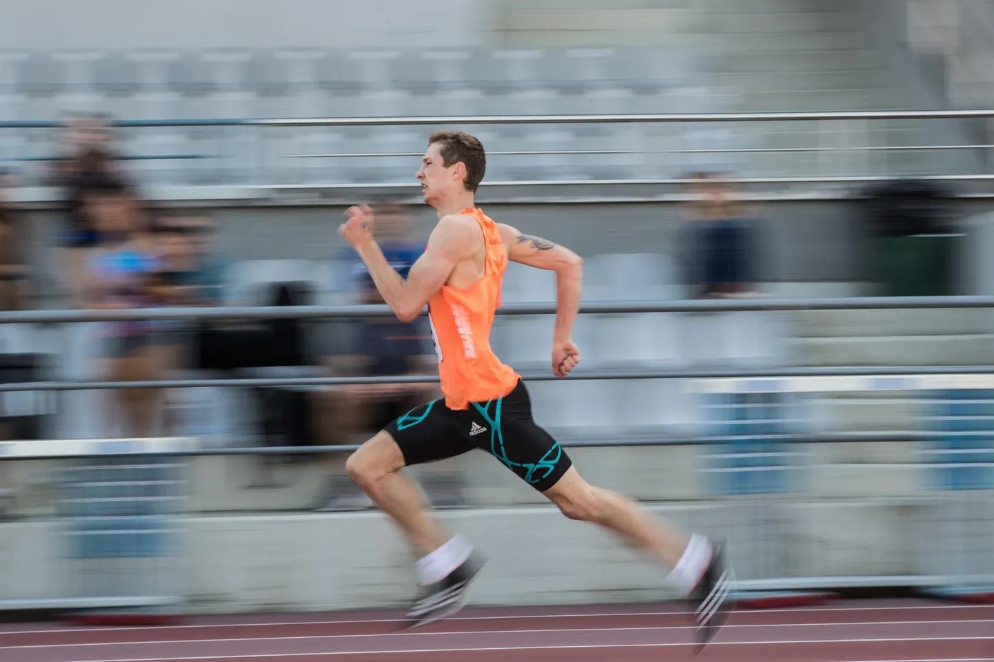 Eile Poolas Toruńis alanud Euroopa sisemeistrivõistlustel astub täna teiste seas võistlustulle Viljandist pärit, praegu Ameerikas õppiv ja treeniv sprinter Tony Nõu.
