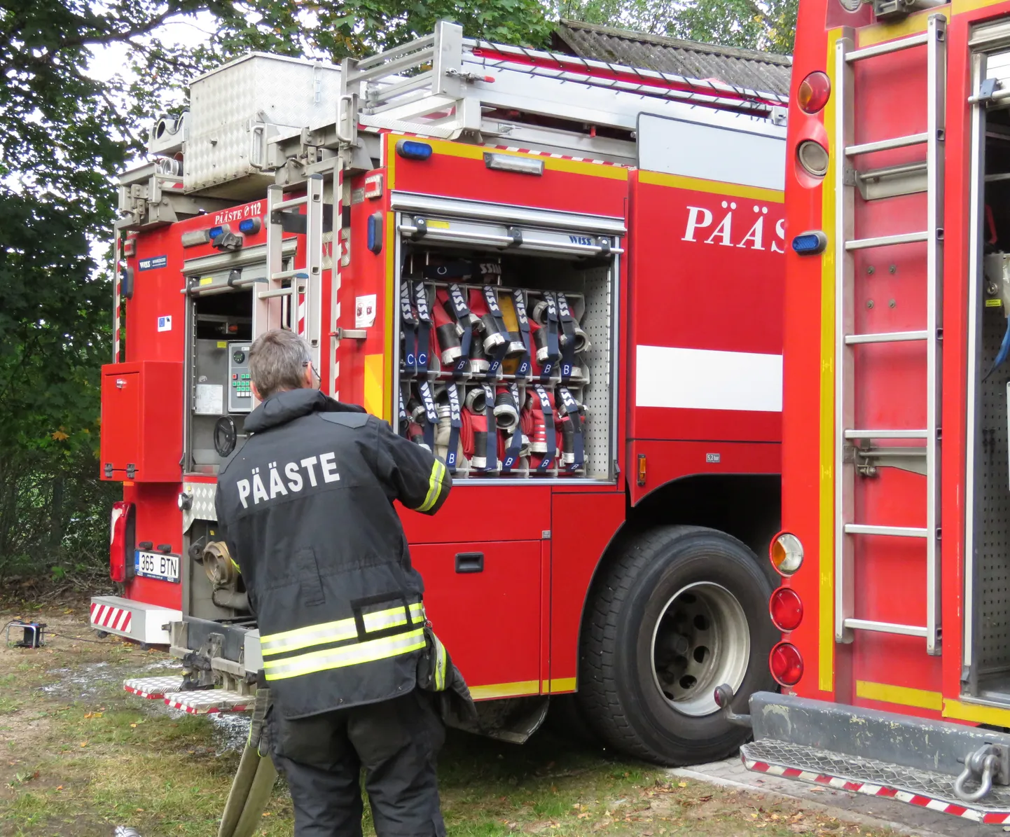 Päästja ja päästeautod. Foto on illustratiivne.