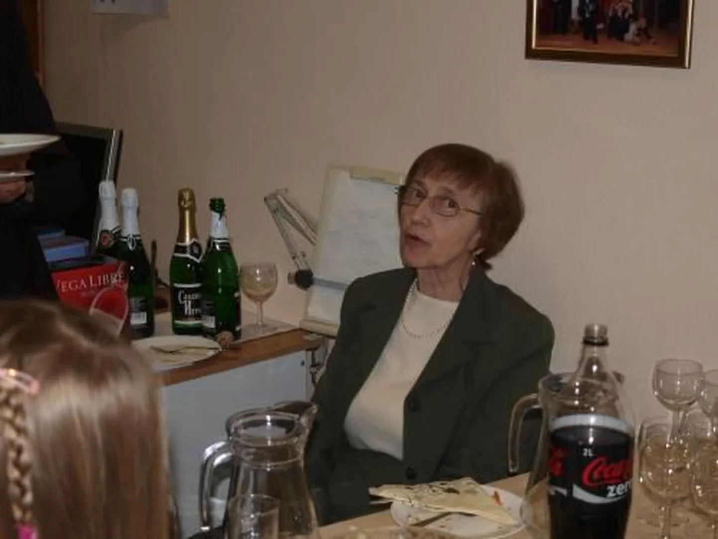 Valga Põhikooli juubelilaualt võis leida erinevaid alkohoolseid jooke.