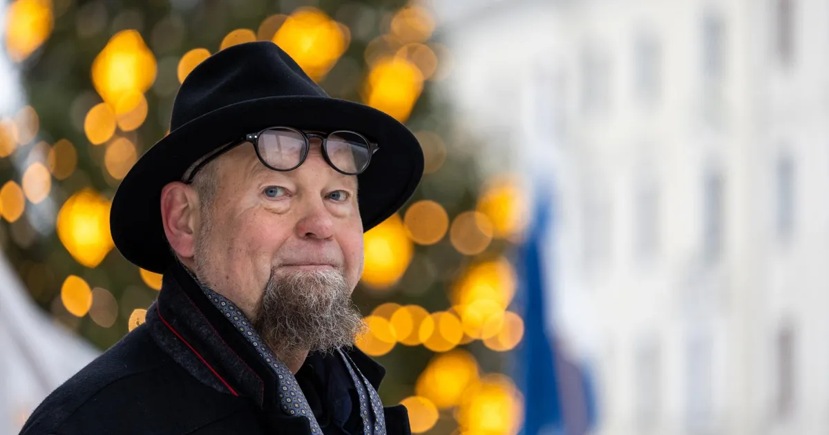 Tulin vahetusüliõpilasena Tartusse 1992. aastal. Elasin Narva maantee ühikas. Igapäevane koolitee ülikooli peahoonesse viis üle Kaarsilla, üle Emajõe. Jõge aga 