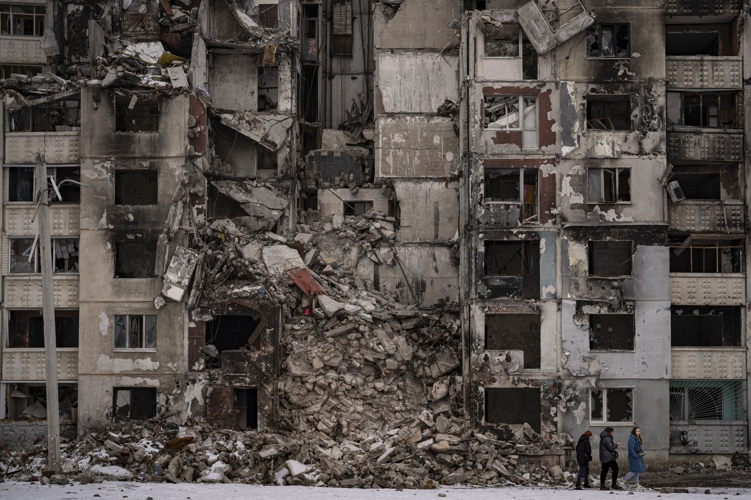 Venemaa pommitamises hävinud hoone Harkivis Saltivka linnaosas.