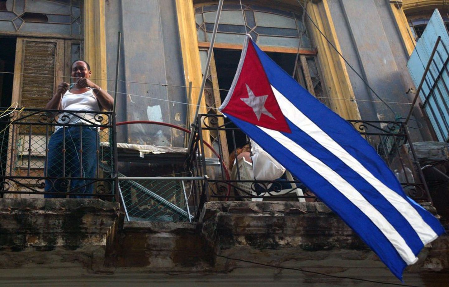 Kuuba lipp lehvimas rõdul Havannas..