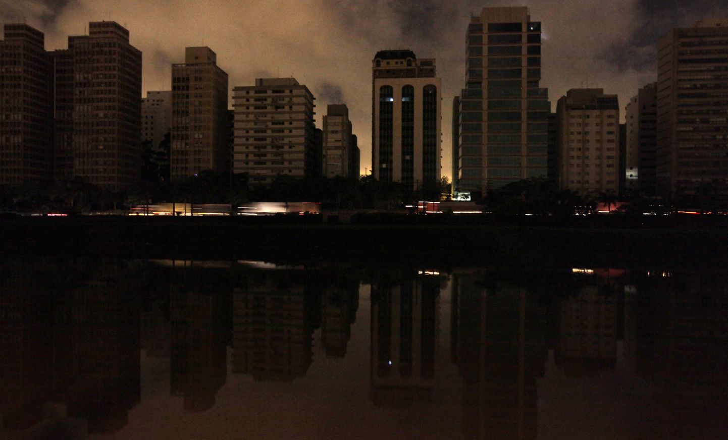 Pimedusse mattunud São Paulo