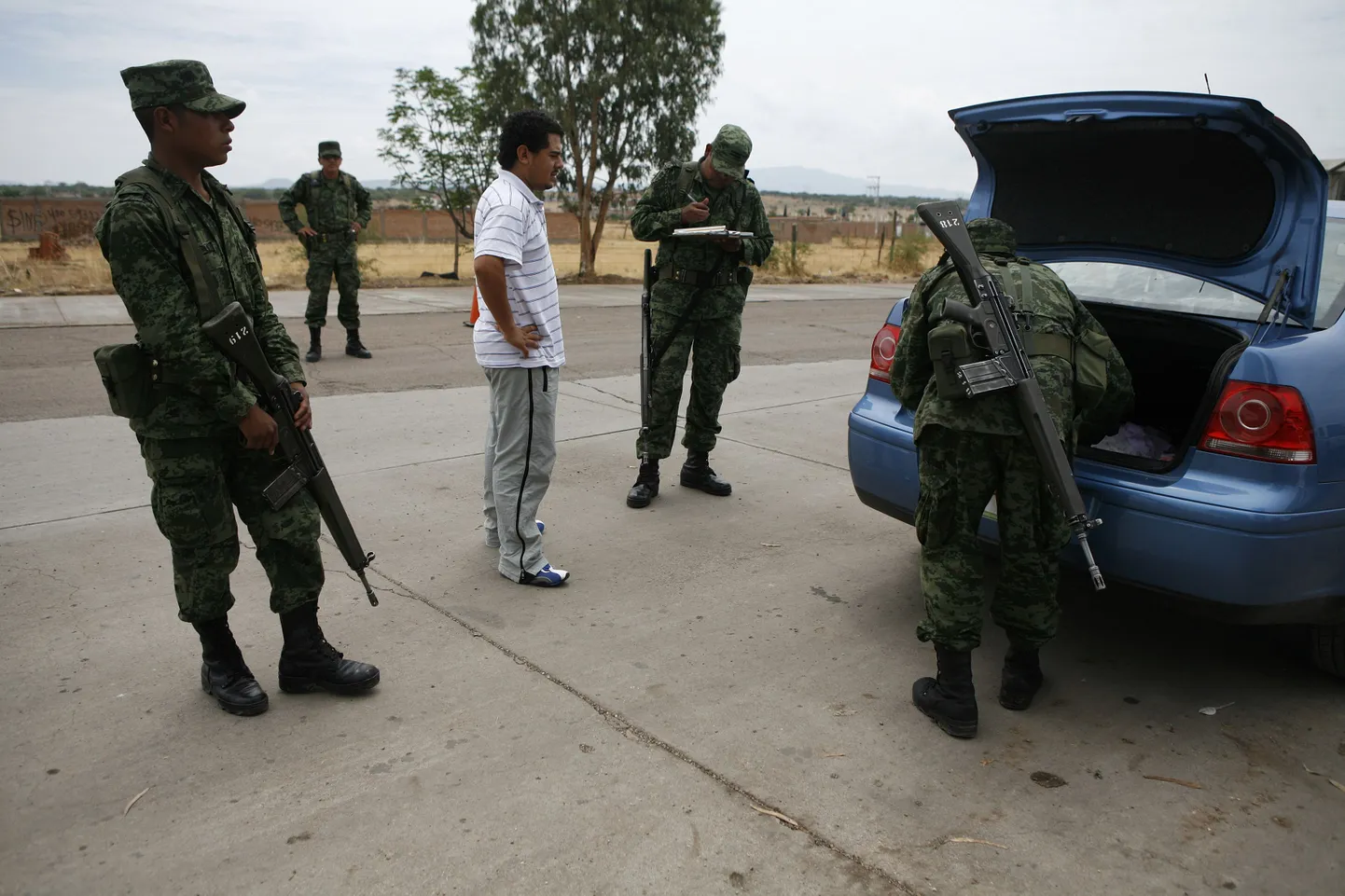 Mehhiko narkokaubanduse vastases võitluses osalevad sõdurid.
