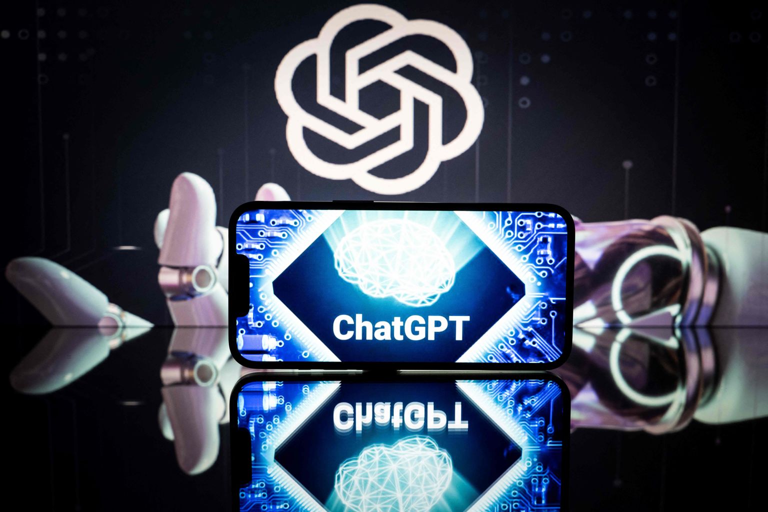 ChatGPT saab kammitsatest priiks: uued pistikprogrammid toovad tehsisintellekti treeningandmetesse kõige värskema info otse veebist. Nii võib küsida väljuvate lendude või hotellikohtade kohta või teada saada viimastest uudistest.