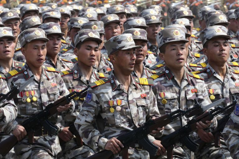 Põhja-Korea sõdurid paraadil