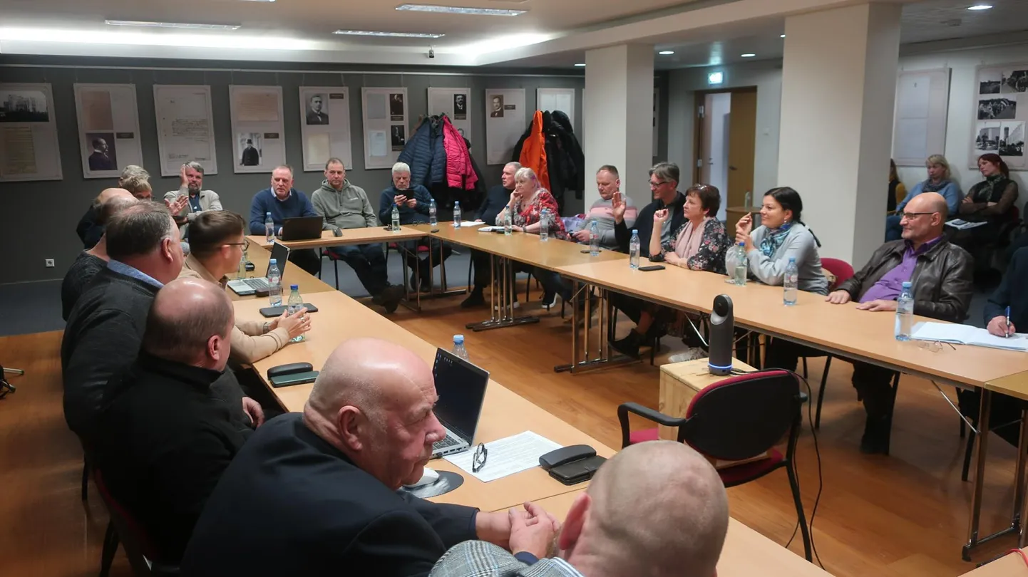 Hariduskomisjoni ettepanekut säilitada üheksa klassi Põlva kooli kõigis tegevuskohtades toetas 19 rahvaesindajat.