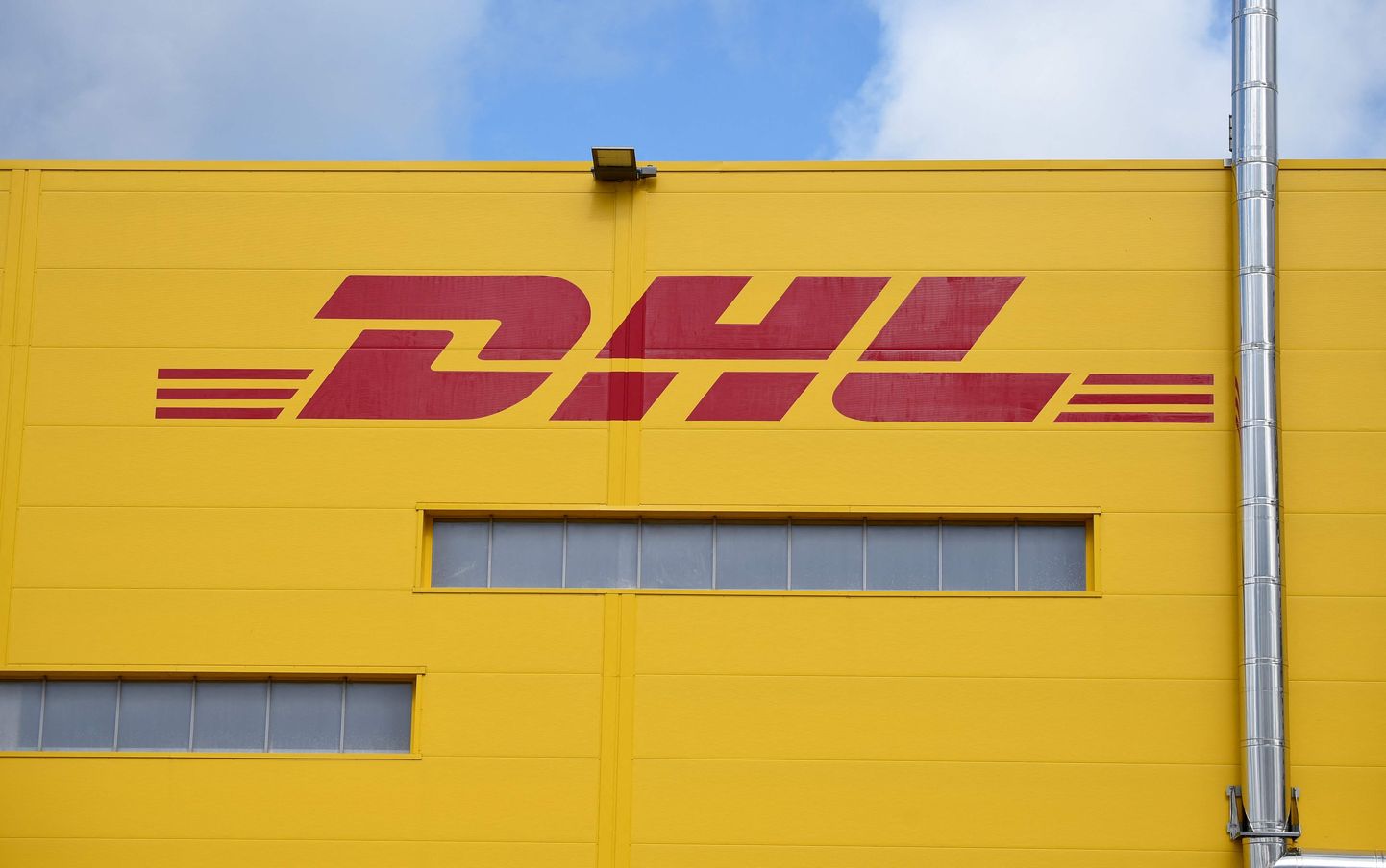 DHL-i logo.