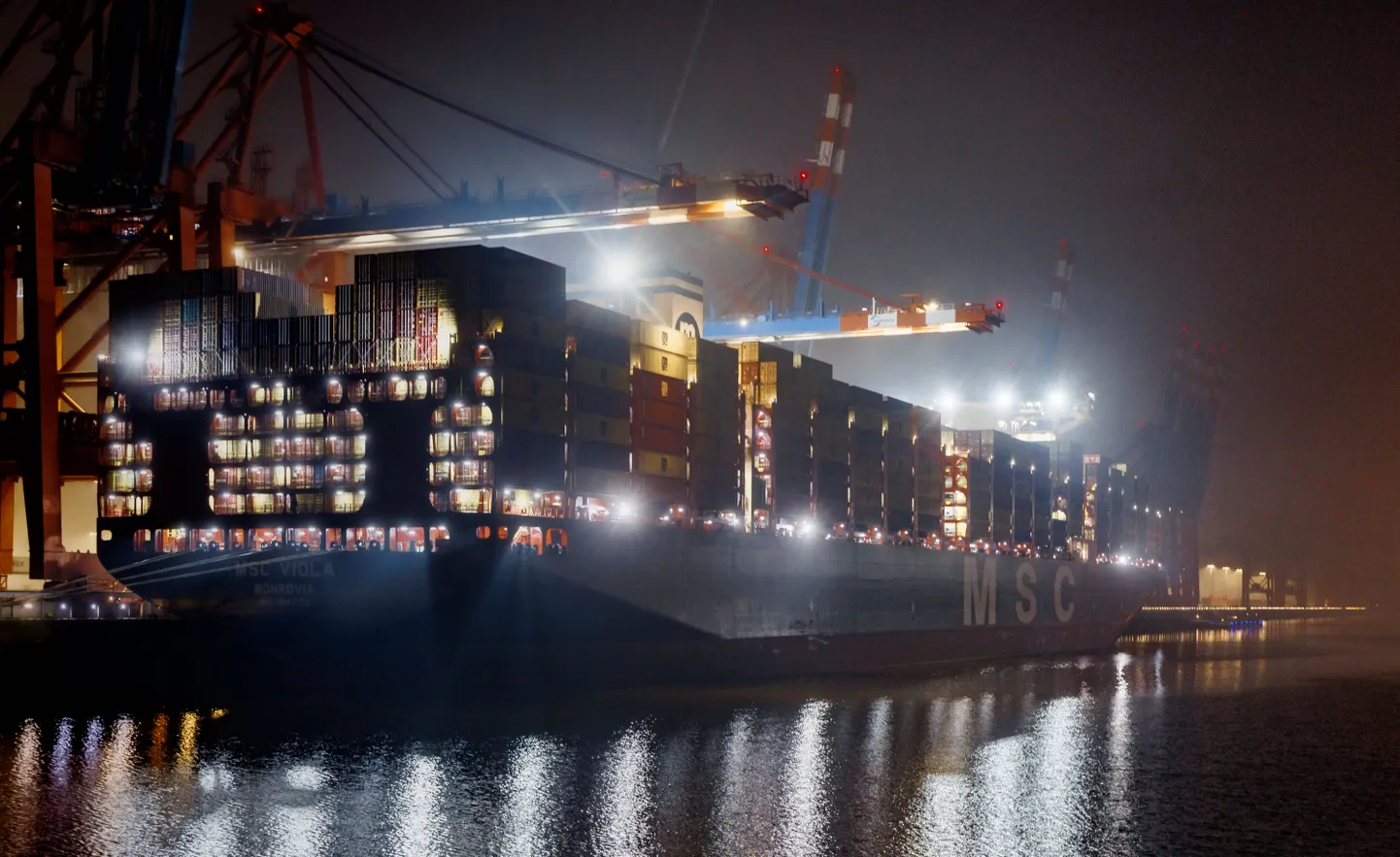 MSC Viola laadimine konteineritega Hamburgi sadamas 10. märtsi varahommikul 2025.