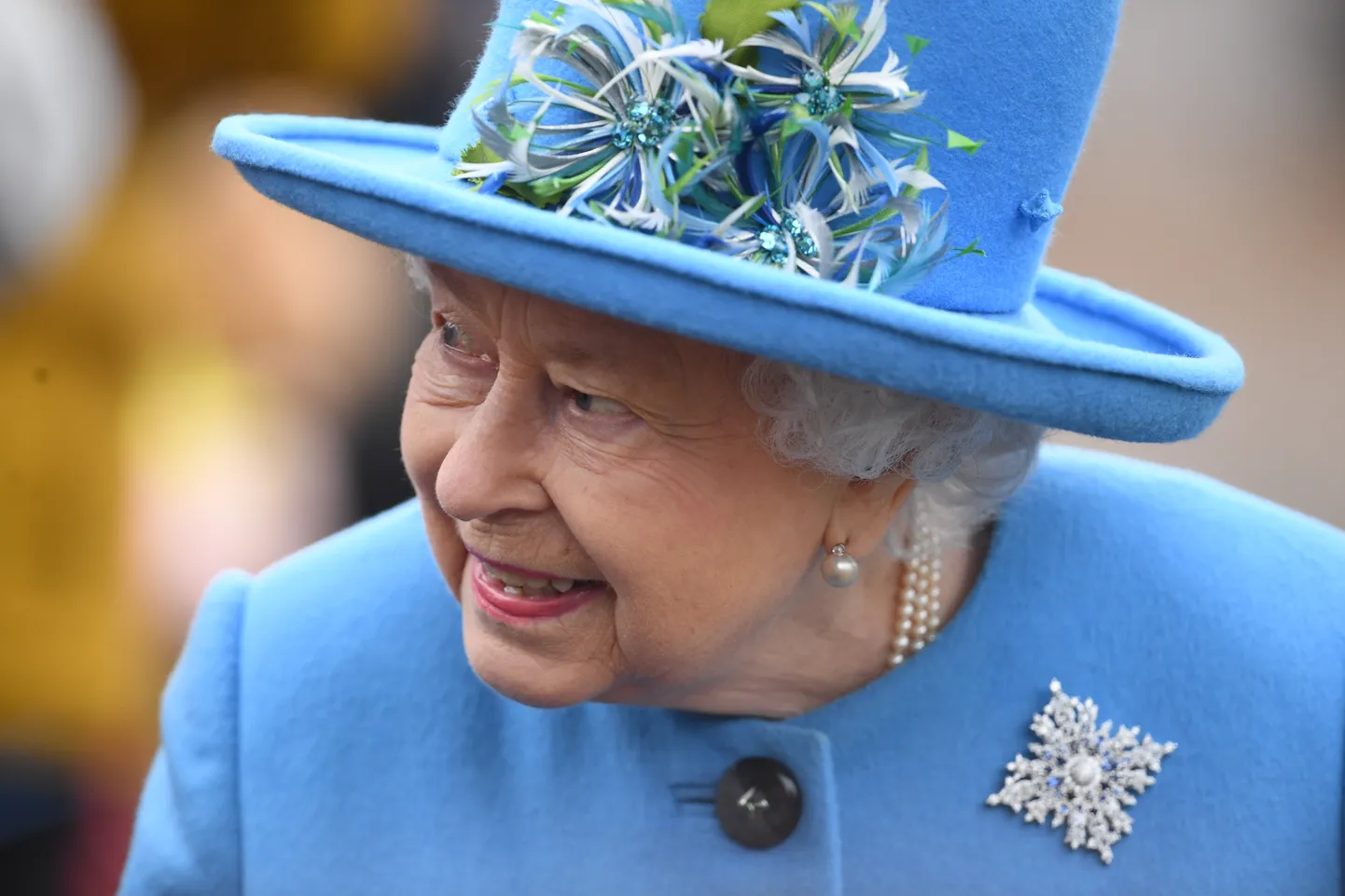 Kas Elizabeth II kandis tõesti prossi, mis avaldas toetust Harry ja Meghani eemaldumisele kuninglikust elust?