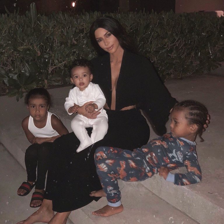 Kim Kardashian ja lapsed North, Chicago ja Saint.