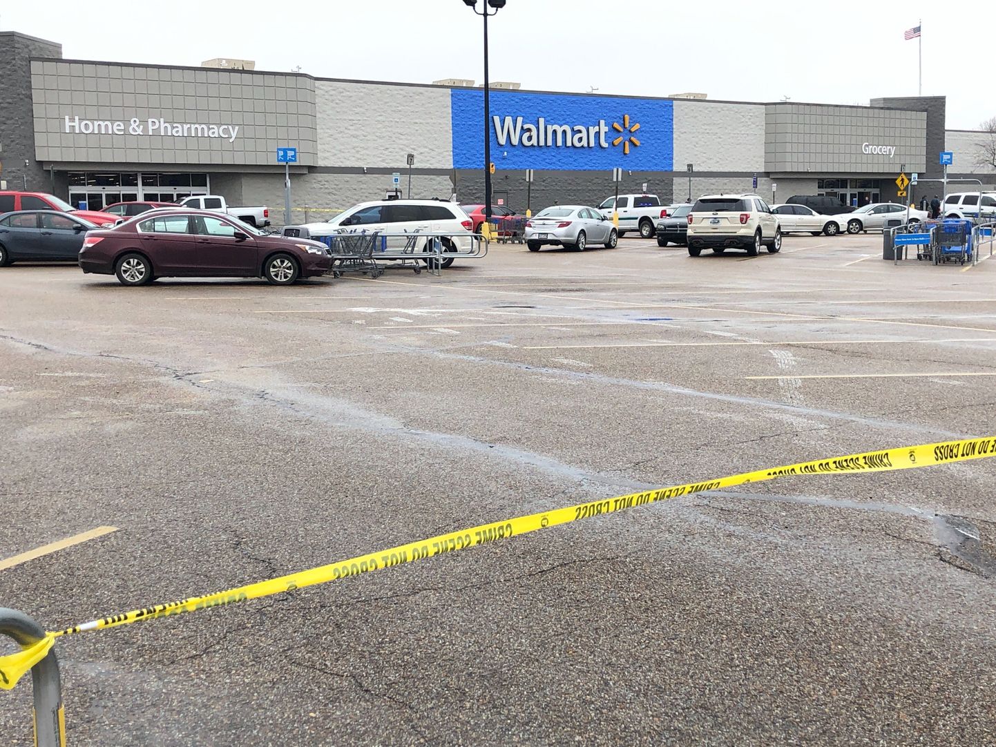 Arkansas osariigipolitsei informatsiooni kohaselt leidis tulistamine aset Forrest Citys asuvas Walmartis.