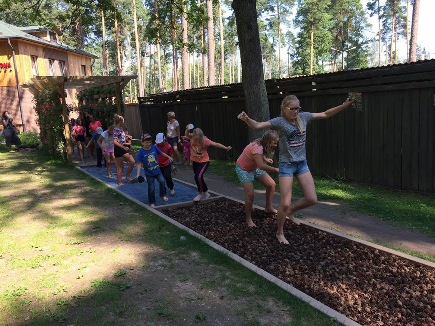 Lapsed said käia ka Valmieras Tundmuste pargis.