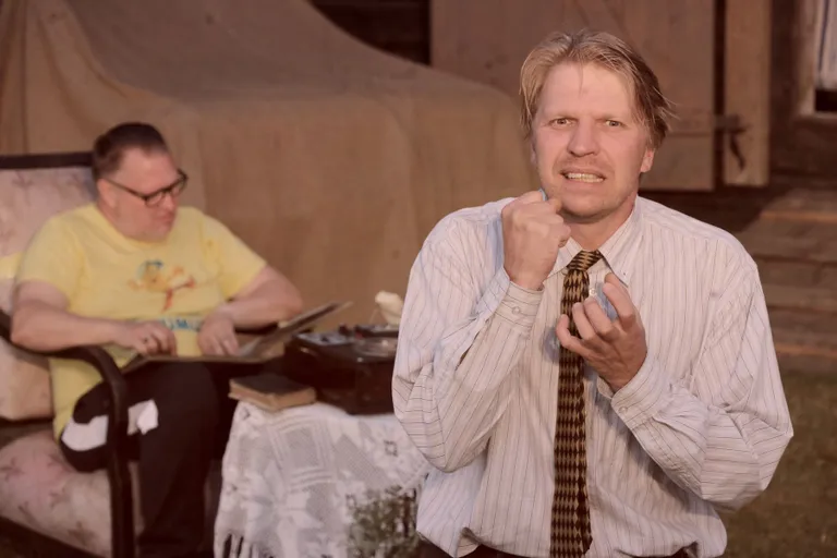 Isa (Lauri Kink) ja poeg (Indrek Taalmaa) «Midagi on viltu».