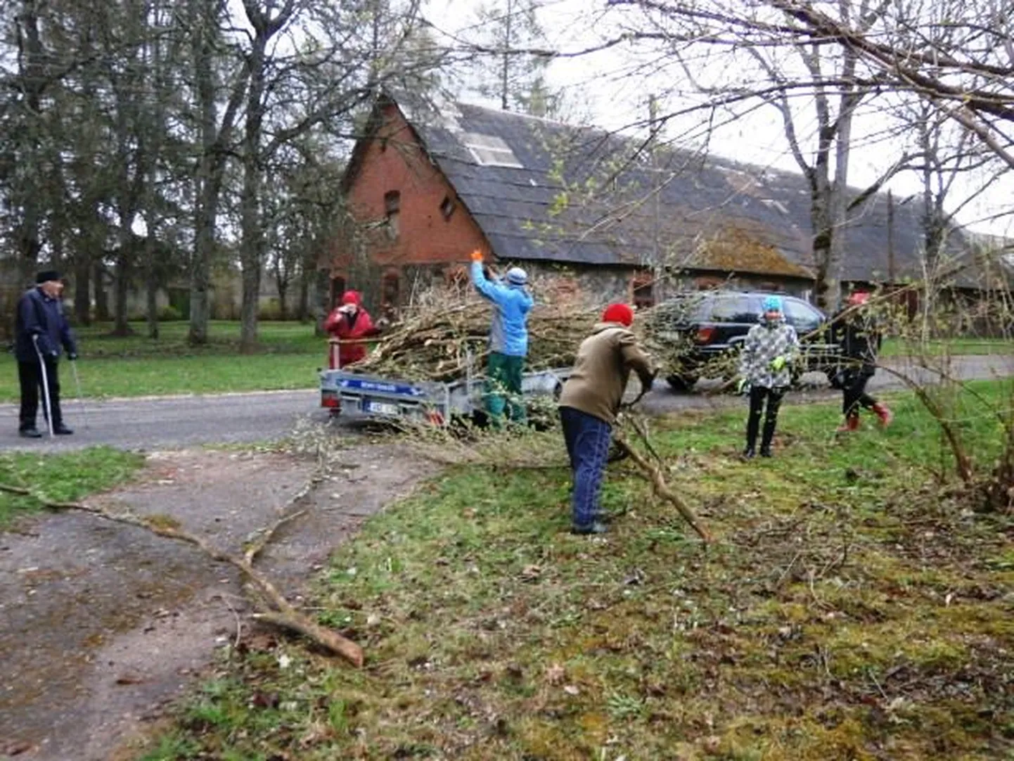 Teeme Ära Helme alevikus ja mõisapargis. Autor Tarmo Tamm