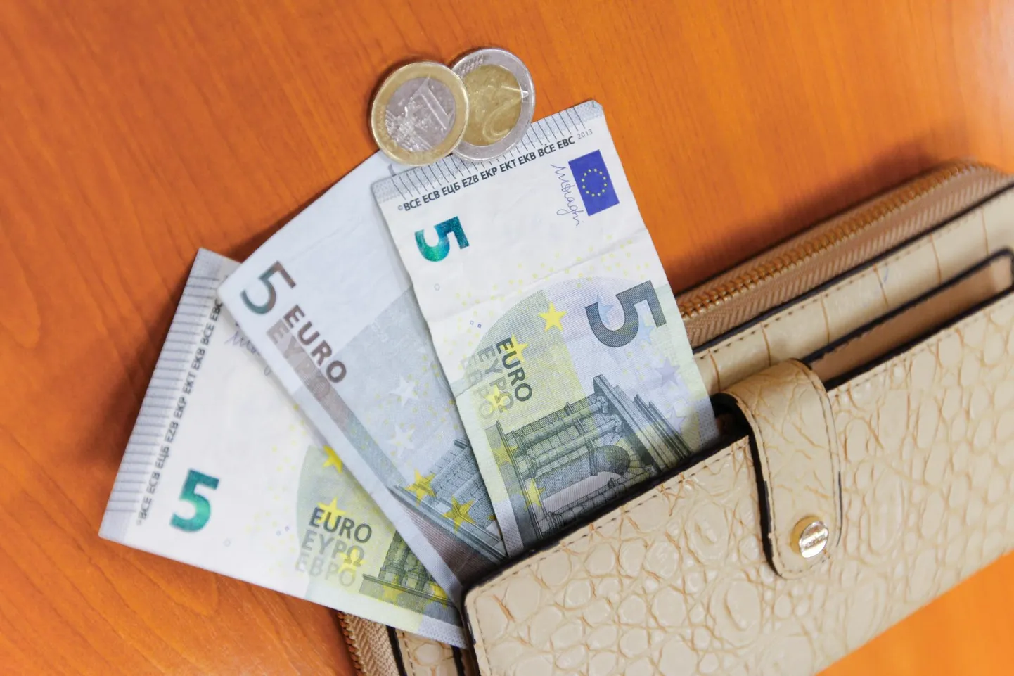 Keskmine brutopalk kasvas Pärnumaal aastaga 139 ja mediaanpalk 86 euro võtta.