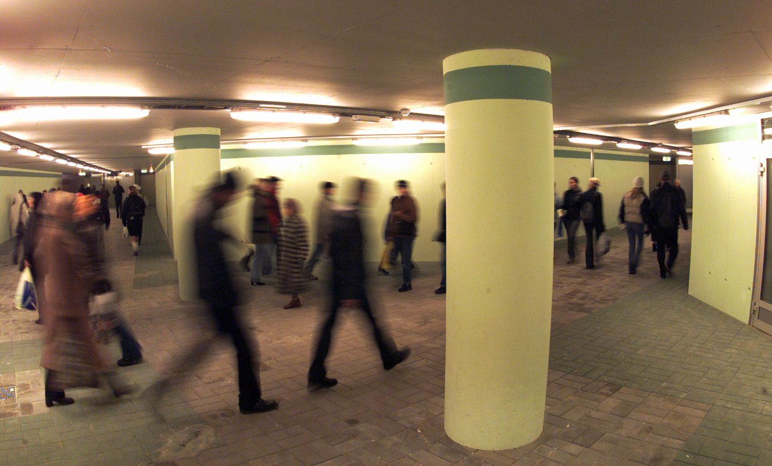 2002. aastal suunati pärast Laikmaa-Gonsiori ristmiku ümberehitust teed ületavad jalakäijad tunnelisse.