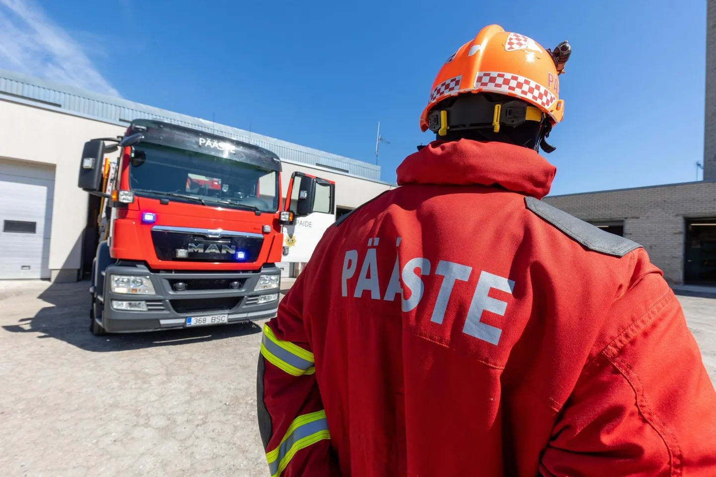 Päästeametil tuli nädalavahetusel teiste tööülesannete seas aidata heinarullide vahele kukkunud meest.