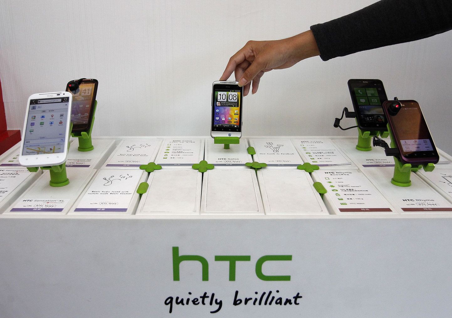 Смартфоны HTC. Снимок иллюстративный