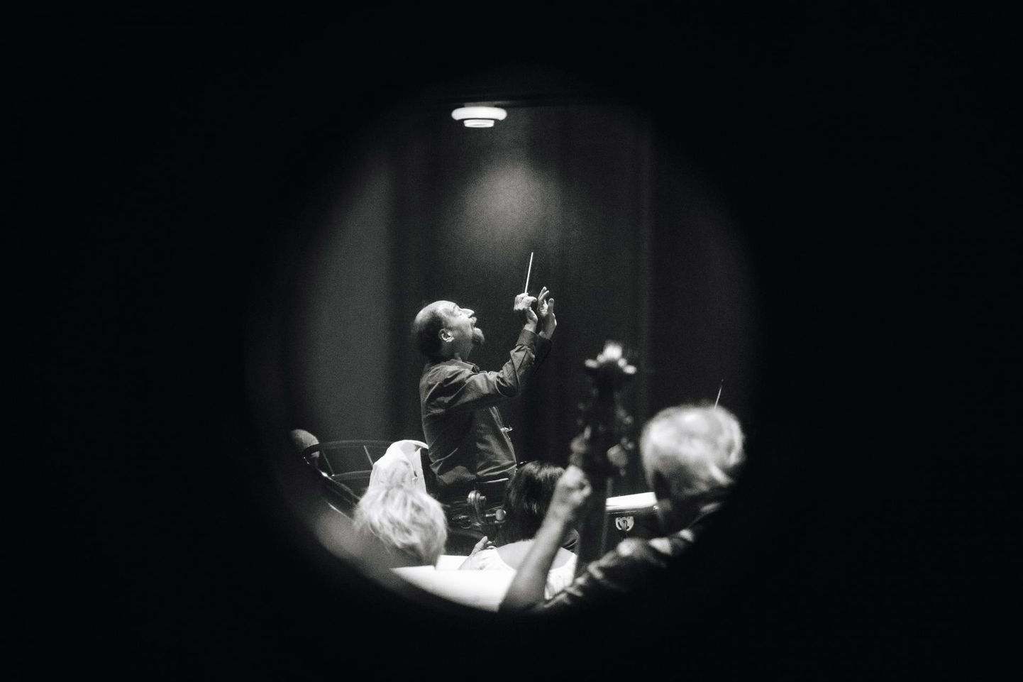 Pärnu linnaorkestri mängijate silmis on Jüri Alperten maailma parim dirigent.