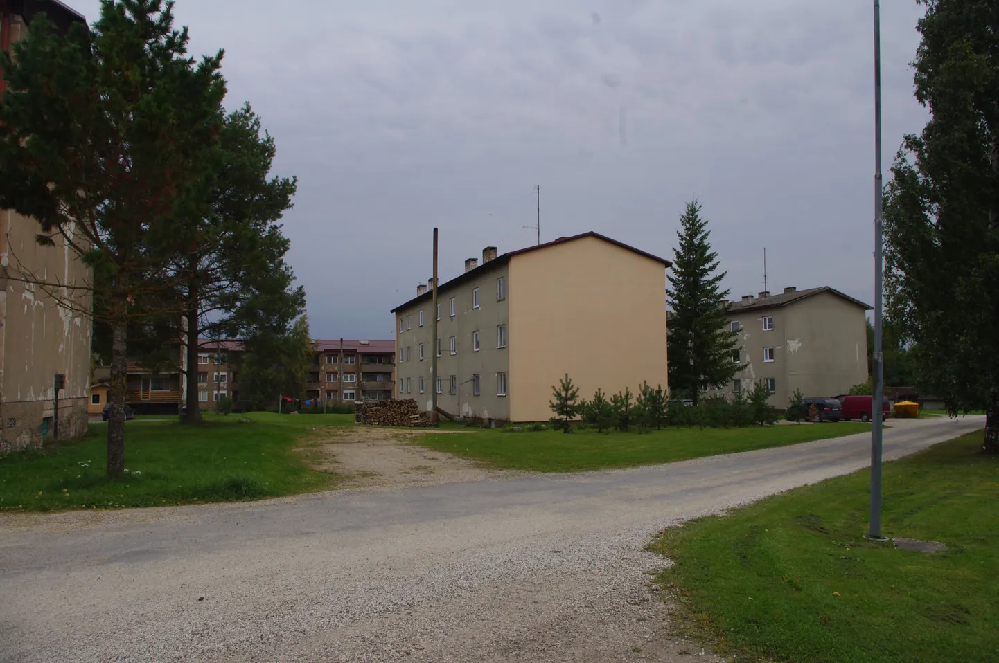 Kohaliku vanema meesterahva väitel käis kadunuks jäänud Kristi regulaarselt külas ühel Puka valla korruselamus elaval mehel.