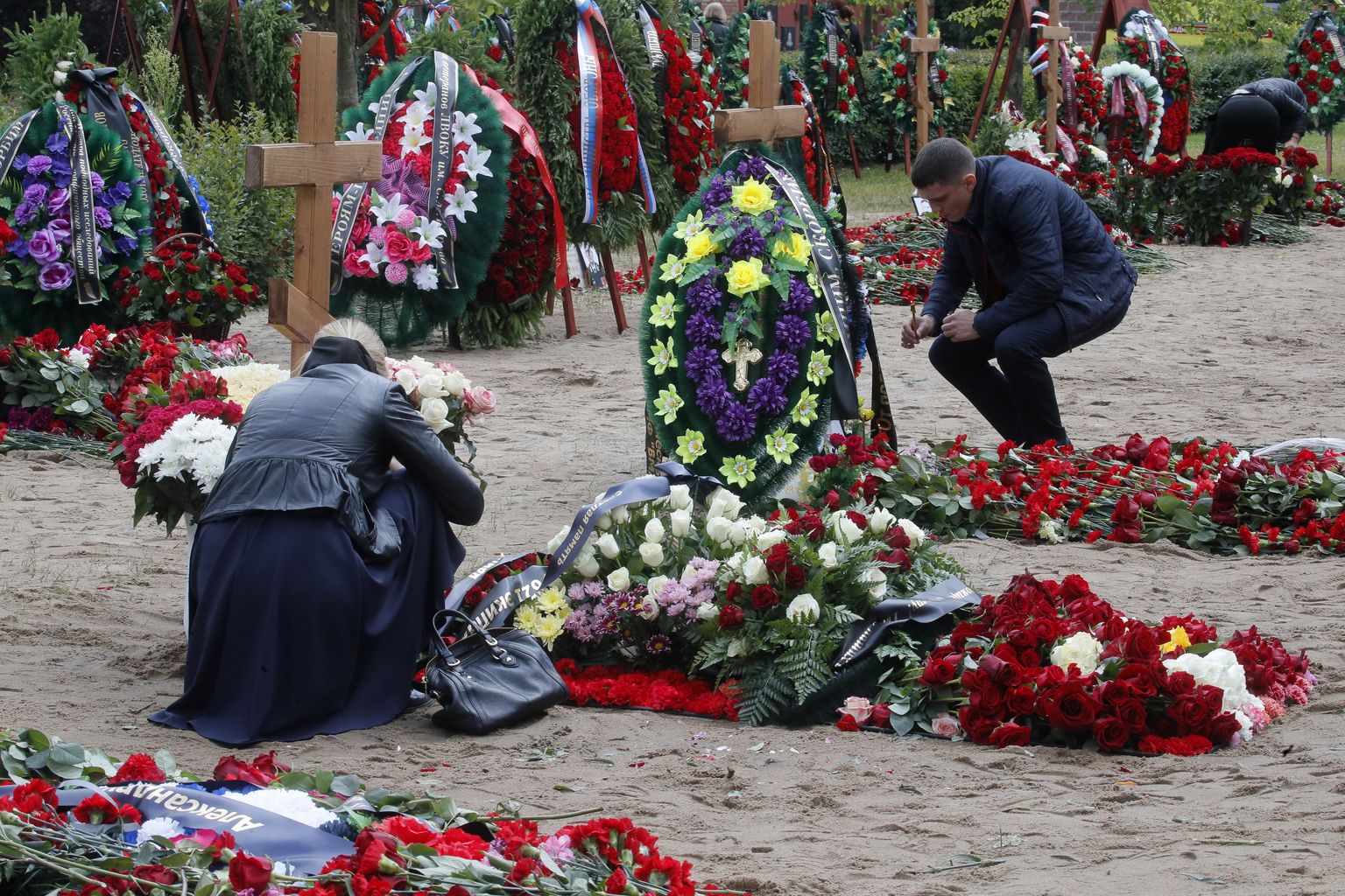 В Петербурге похоронили погибших в Баренцевом море подводников.