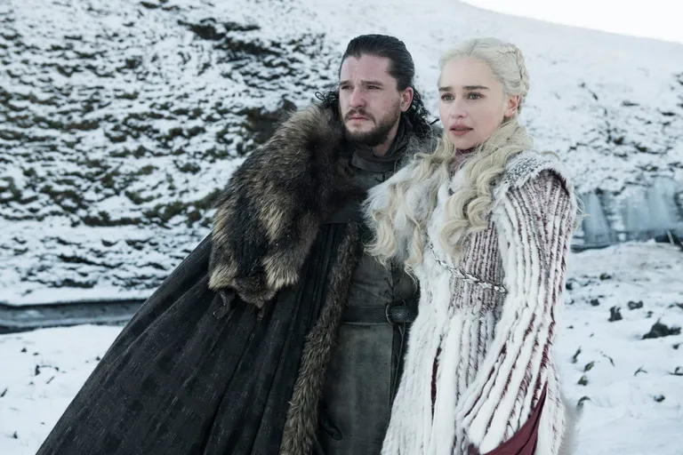 Jon Snow (Kit Harington) ja Daenerys Targaryen (Emilia Clarke)