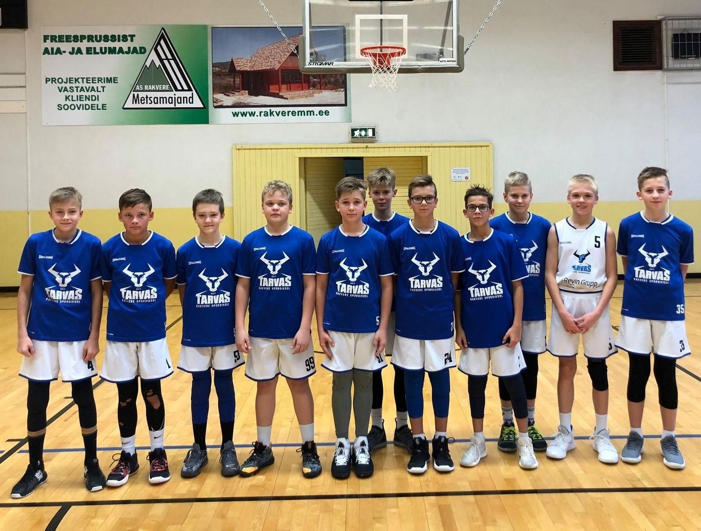 Rakvere Spordikool / Tarva kuni 14-aastased korvpallipoisid võitsid aasta tagasi Eesti korvpallikarika. Tänavu püüab samas vanusearvestuses nende tulemust korrata uus tiim.