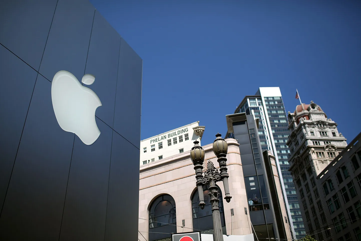 Apple Store.