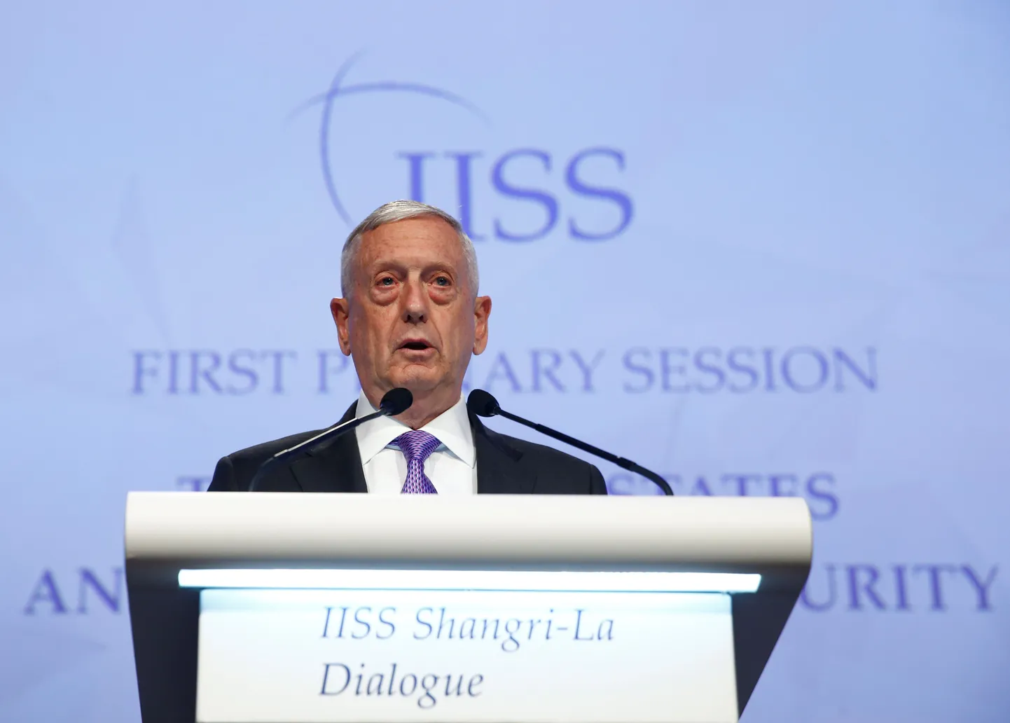 USA kaitseminister James Mattis Singapuris kõnet pidamas.